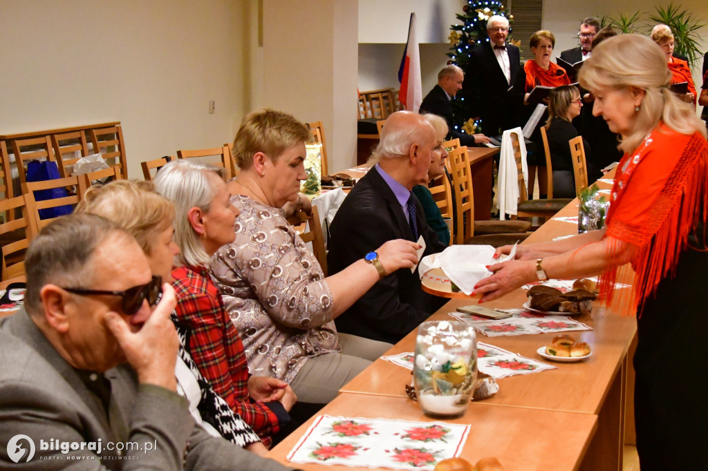 Relacja ze spotkania opłatkowego biłgorajskiego Uniwersytetu Trzeciego Wieku