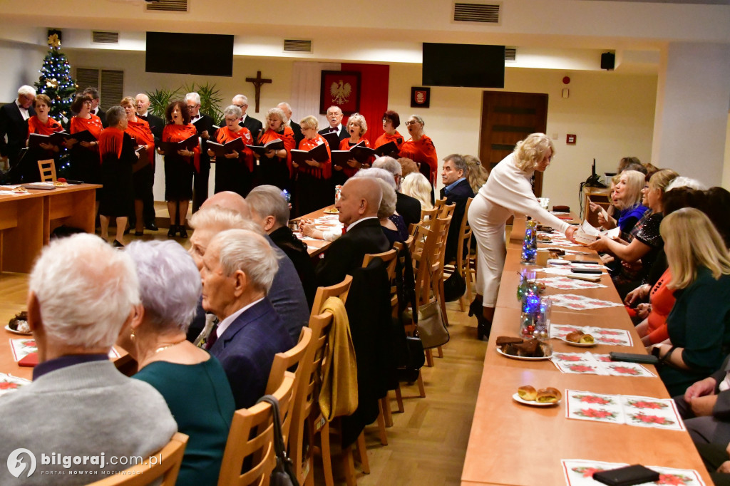 Relacja ze spotkania opłatkowego biłgorajskiego Uniwersytetu Trzeciego Wieku