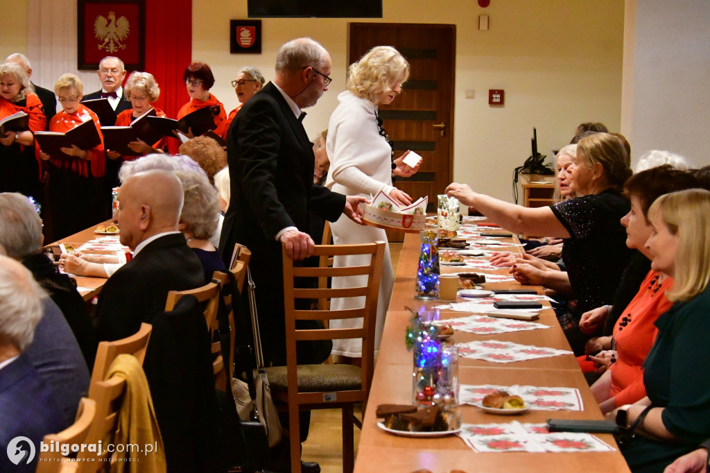 Relacja ze spotkania opłatkowego biłgorajskiego Uniwersytetu Trzeciego Wieku