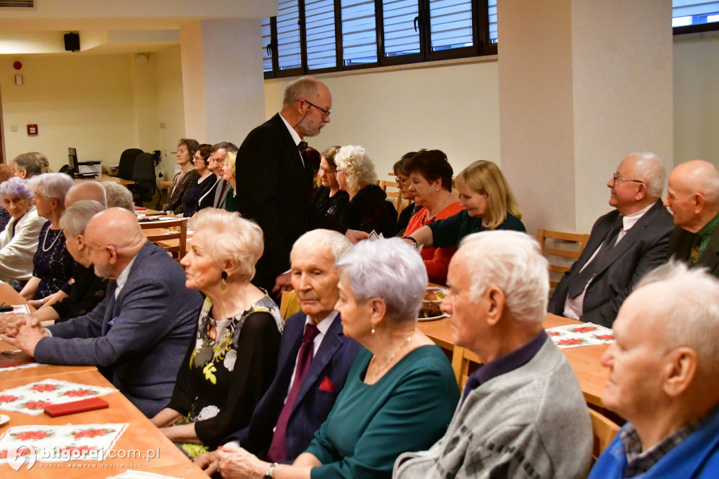 Relacja ze spotkania opłatkowego biłgorajskiego Uniwersytetu Trzeciego Wieku