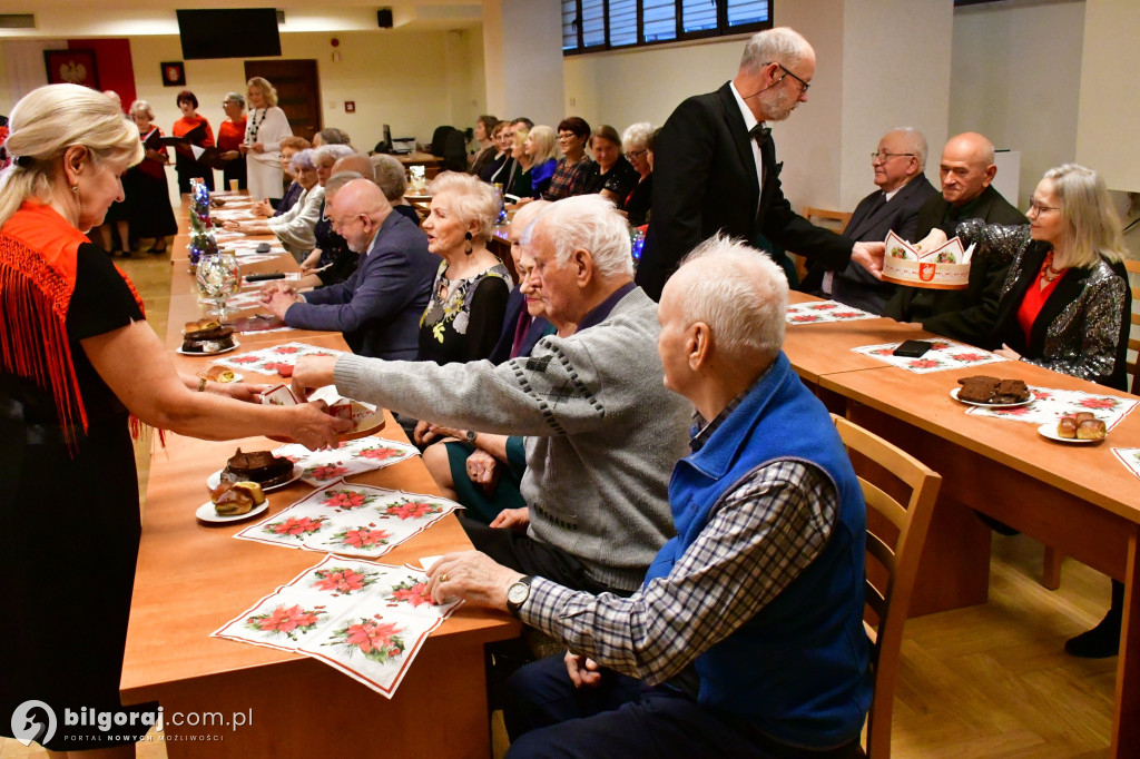 Relacja ze spotkania opłatkowego biłgorajskiego Uniwersytetu Trzeciego Wieku