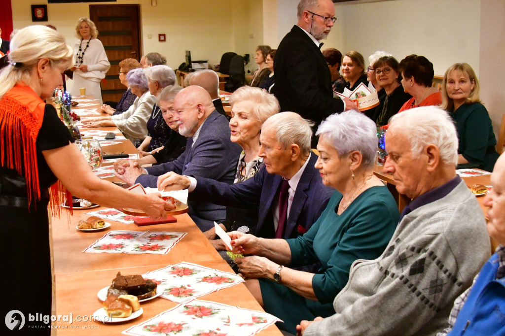 Relacja ze spotkania opłatkowego biłgorajskiego Uniwersytetu Trzeciego Wieku