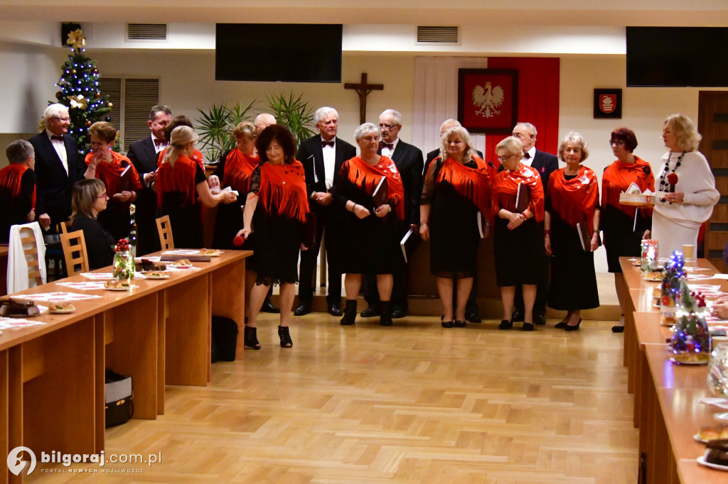 Relacja ze spotkania opłatkowego biłgorajskiego Uniwersytetu Trzeciego Wieku