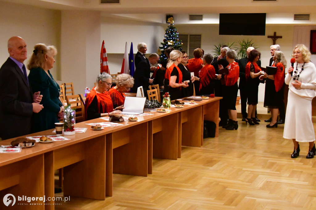 Relacja ze spotkania opłatkowego biłgorajskiego Uniwersytetu Trzeciego Wieku