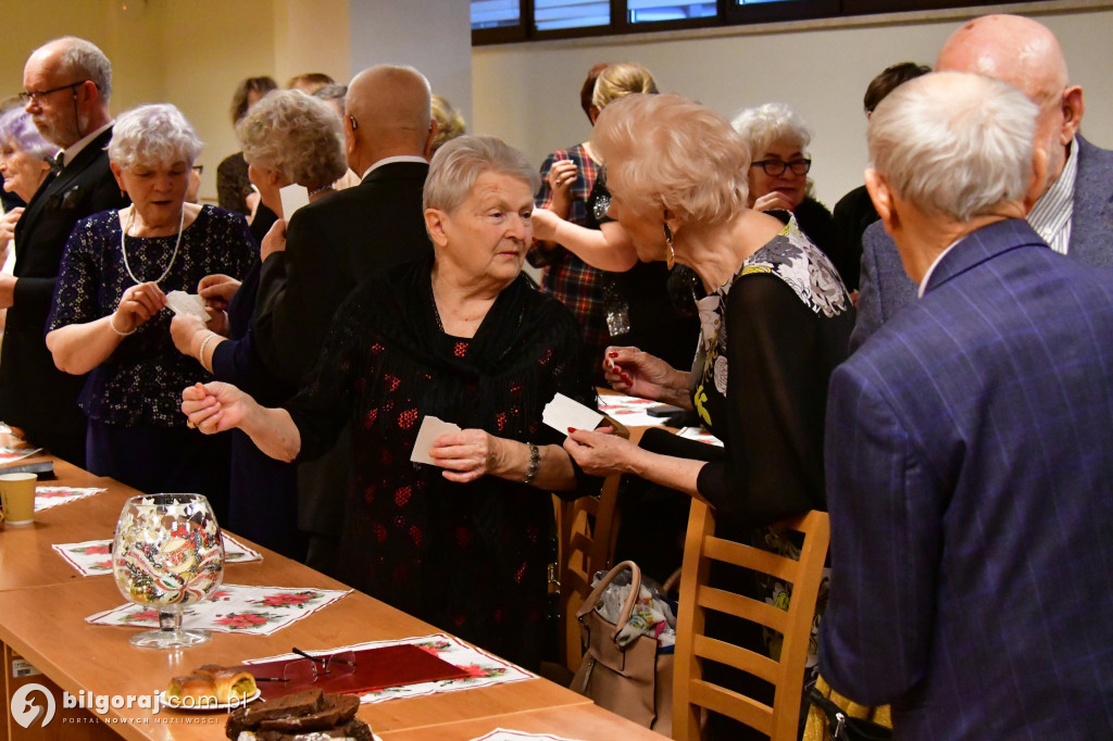 Relacja ze spotkania opłatkowego biłgorajskiego Uniwersytetu Trzeciego Wieku