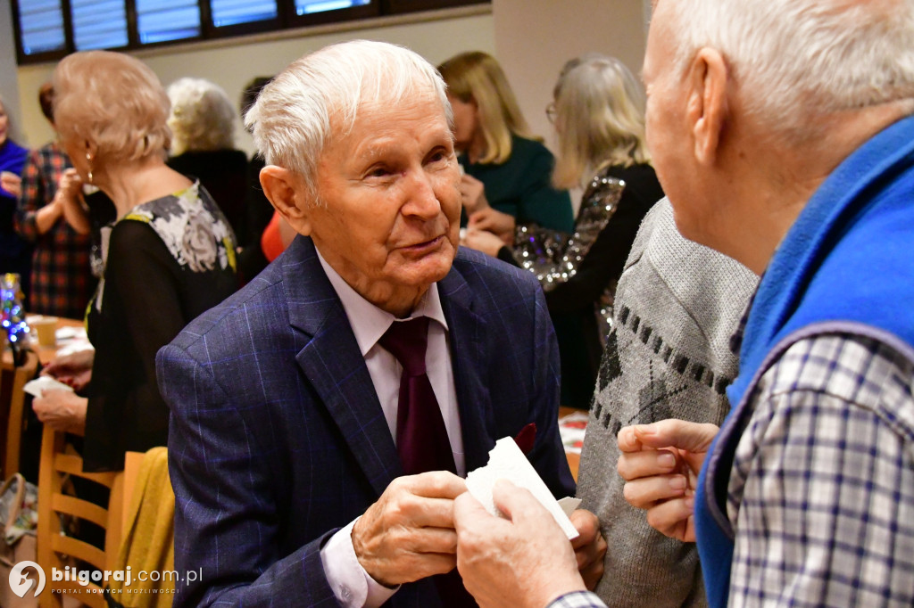 Relacja ze spotkania opłatkowego biłgorajskiego Uniwersytetu Trzeciego Wieku