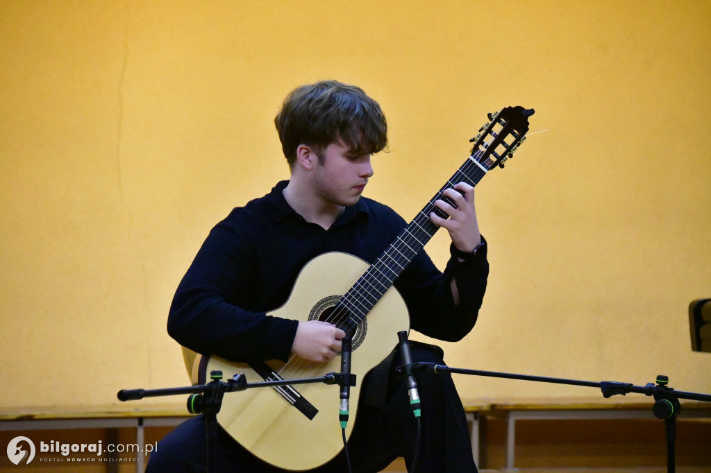 Gitary w świątecznym blasku: Nastrojowy koncert w PSM w Biłgoraju