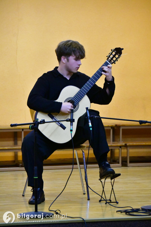 Gitary w świątecznym blasku: Nastrojowy koncert w PSM w Biłgoraju