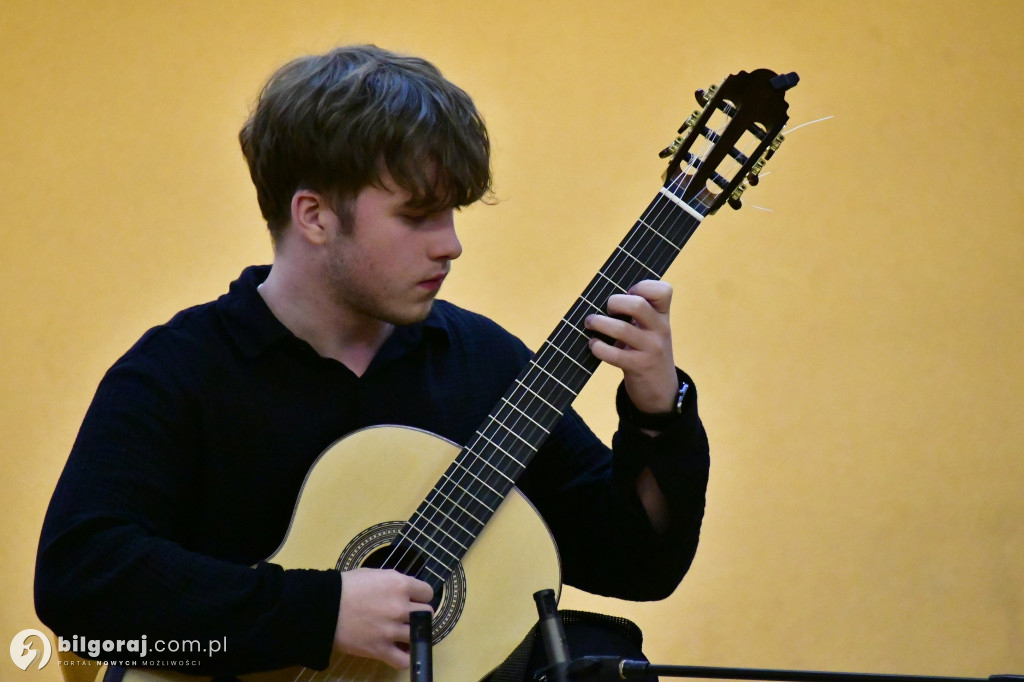 Gitary w świątecznym blasku: Nastrojowy koncert w PSM w Biłgoraju