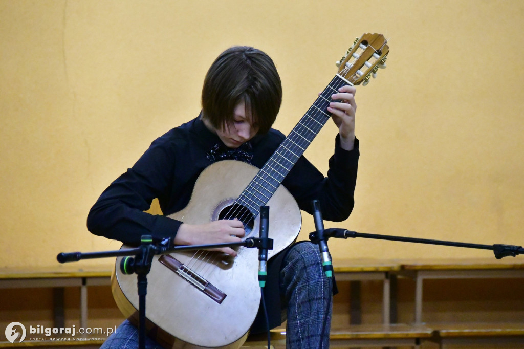 Gitary w świątecznym blasku: Nastrojowy koncert w PSM w Biłgoraju