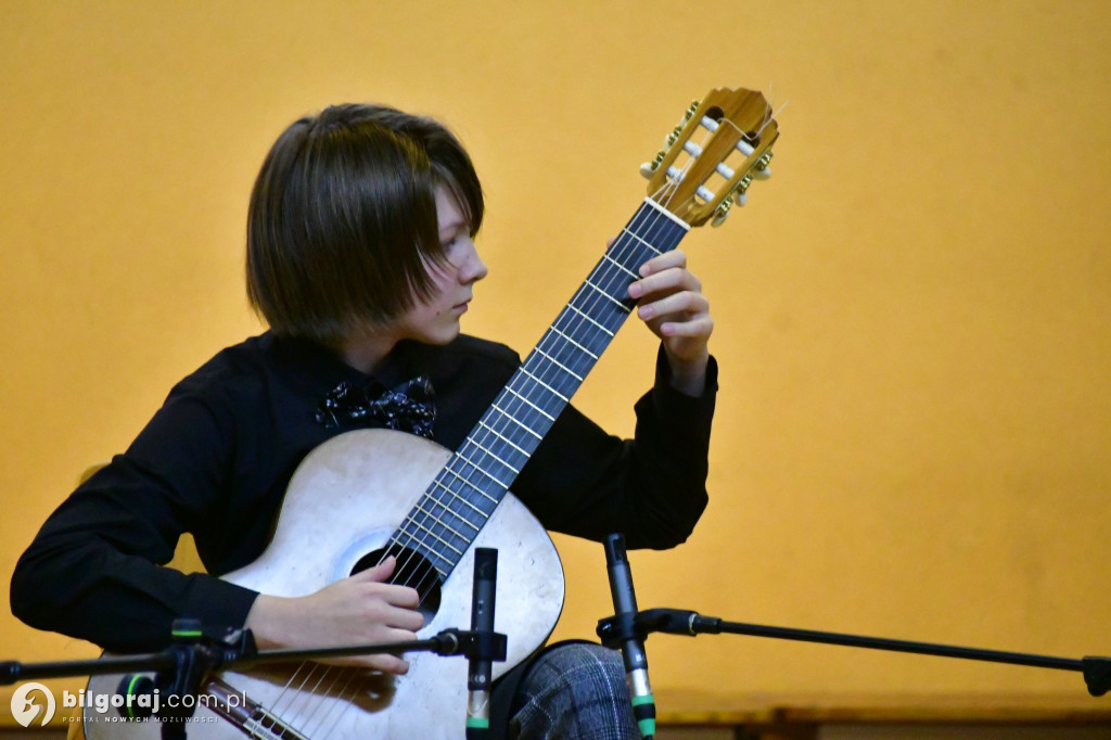 Gitary w świątecznym blasku: Nastrojowy koncert w PSM w Biłgoraju
