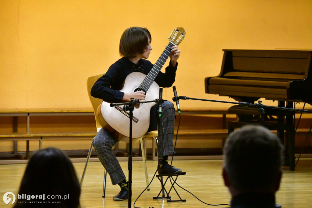 Gitary w świątecznym blasku: Nastrojowy koncert w PSM w Biłgoraju