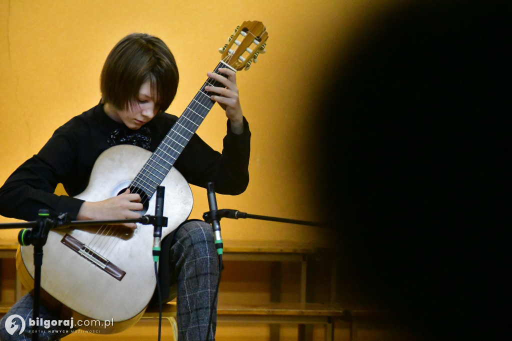 Gitary w świątecznym blasku: Nastrojowy koncert w PSM w Biłgoraju