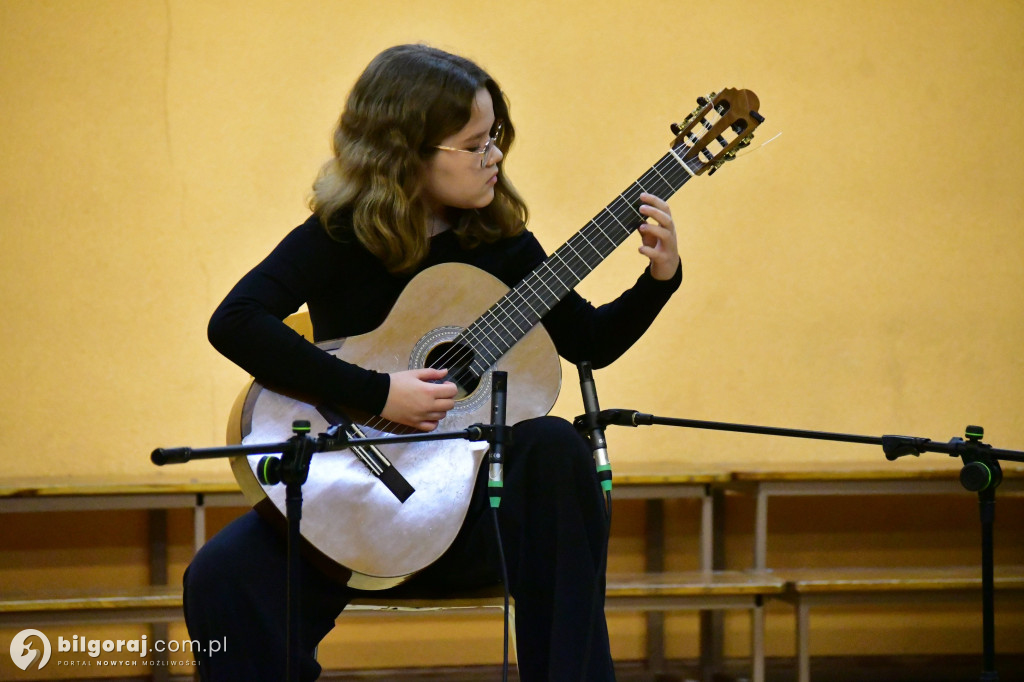 Gitary w świątecznym blasku: Nastrojowy koncert w PSM w Biłgoraju