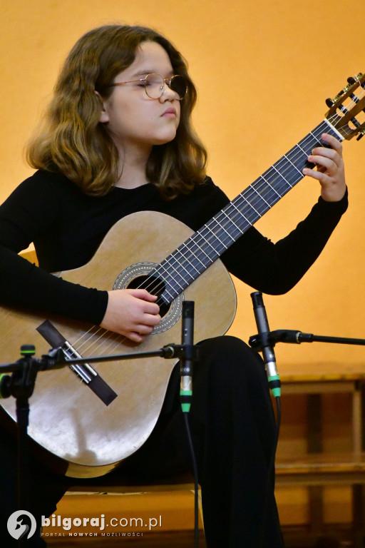 Gitary w świątecznym blasku: Nastrojowy koncert w PSM w Biłgoraju