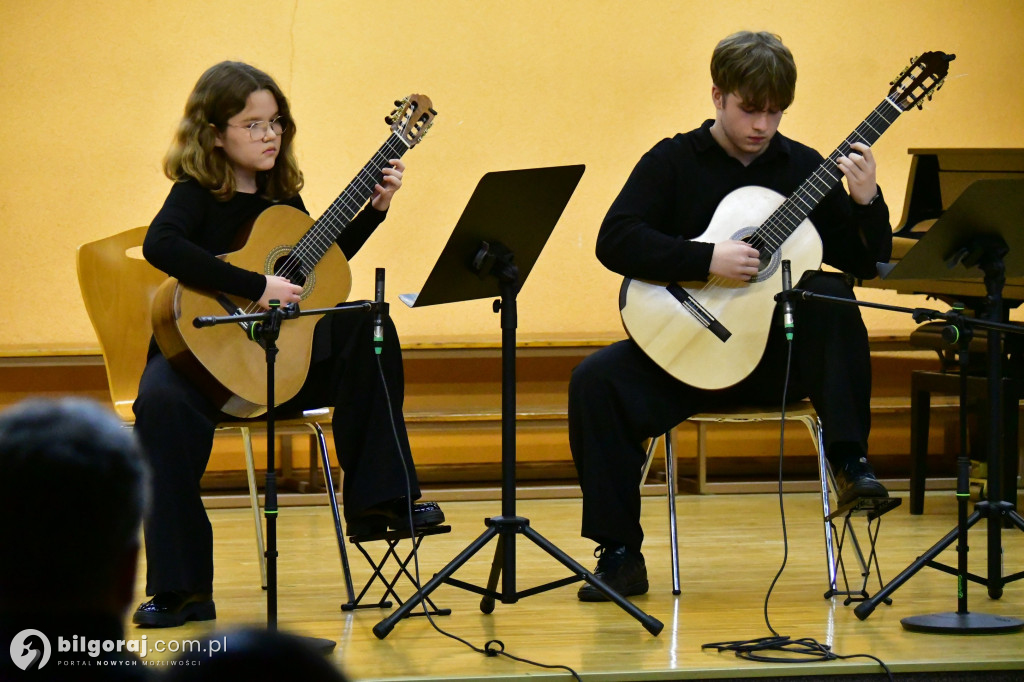 Gitary w świątecznym blasku: Nastrojowy koncert w PSM w Biłgoraju