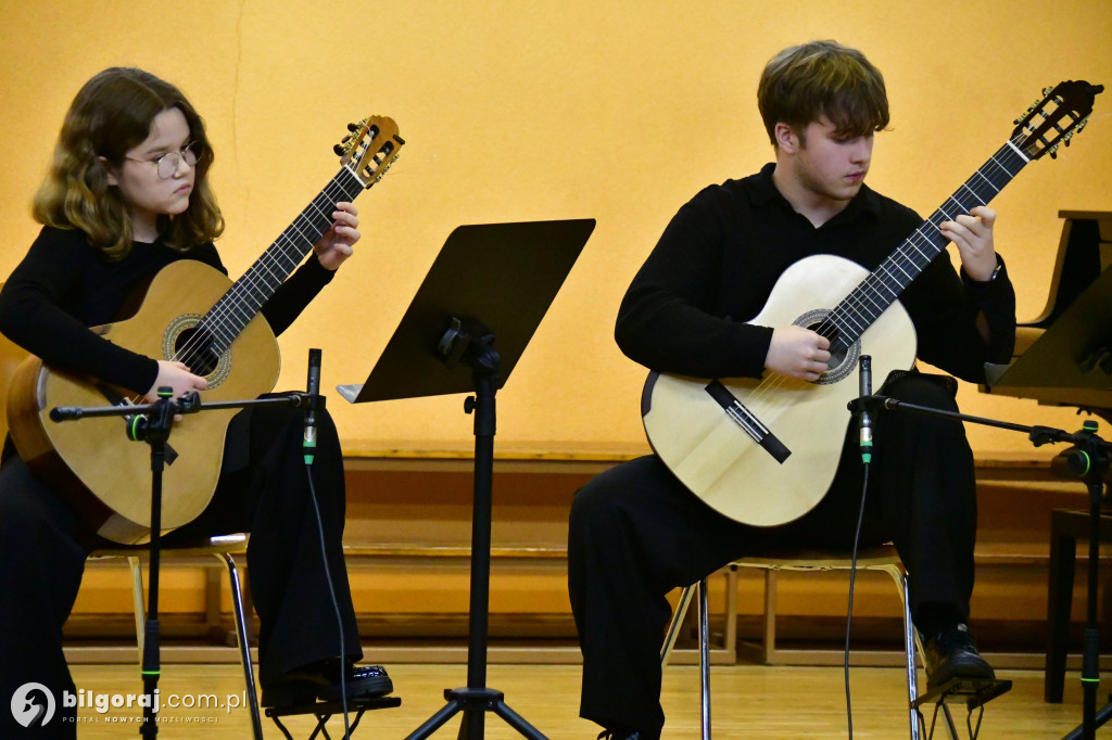 Gitary w świątecznym blasku: Nastrojowy koncert w PSM w Biłgoraju