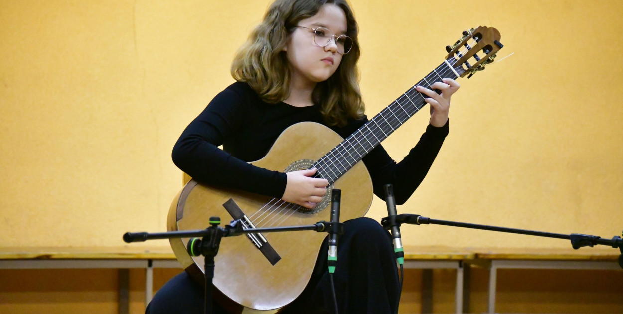 Gitary w świątecznym blasku: Nastrojowy koncert w PSM w Biłgoraju