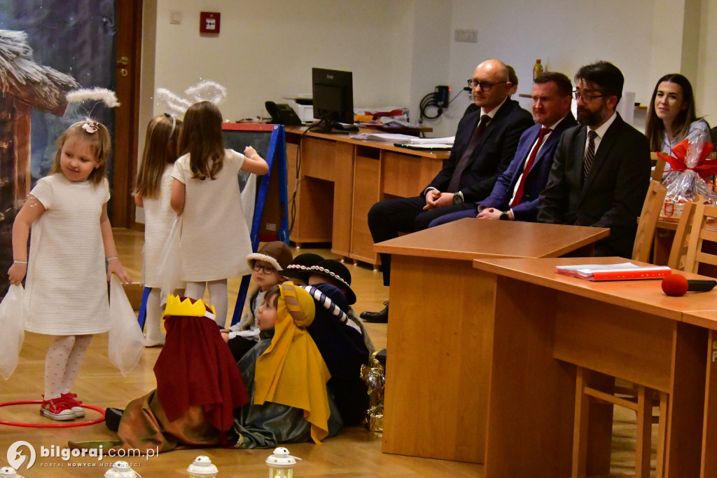 Jasełka w ratuszu: Przedszkolaki gościły na sesji Rady Miasta