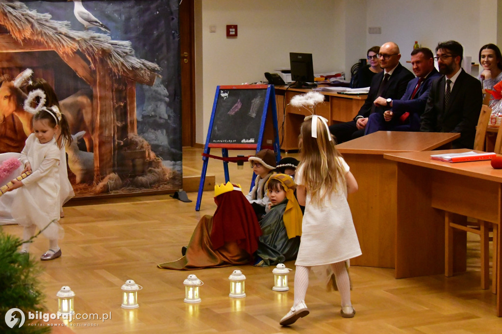 Jasełka w ratuszu: Przedszkolaki gościły na sesji Rady Miasta
