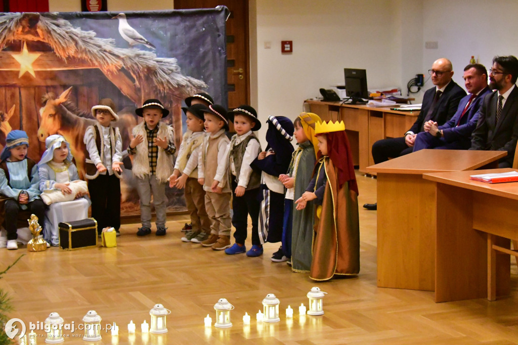 Jasełka w ratuszu: Przedszkolaki gościły na sesji Rady Miasta