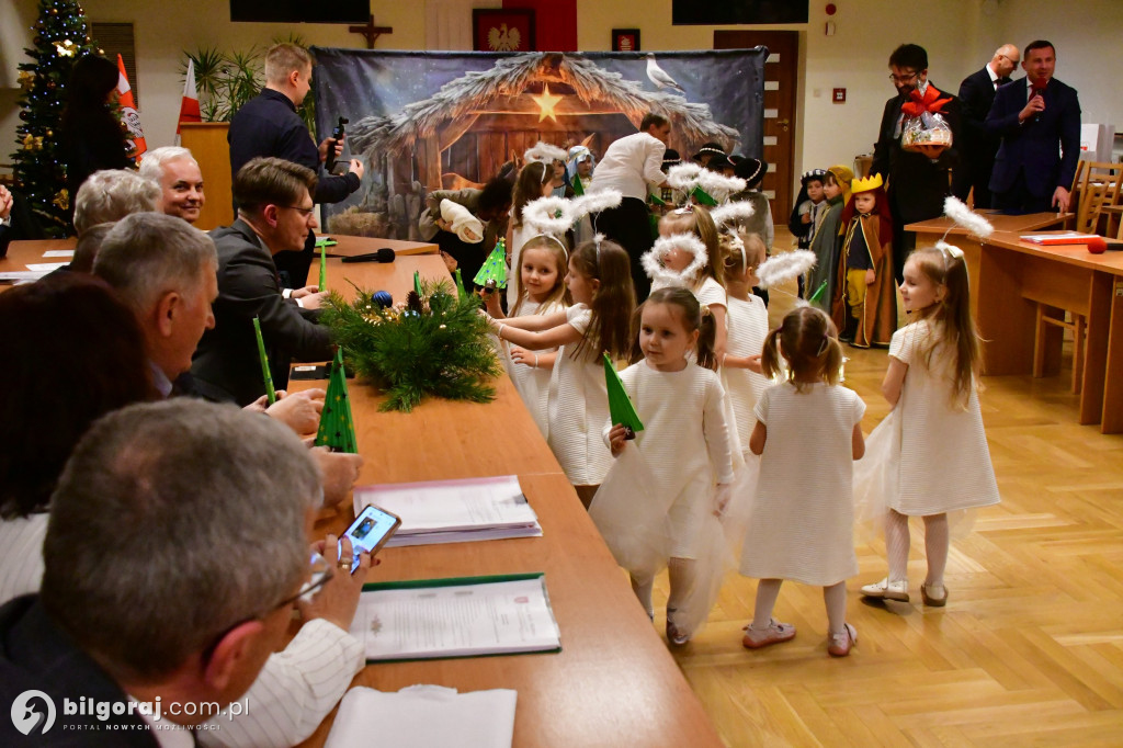 Jasełka w ratuszu: Przedszkolaki gościły na sesji Rady Miasta