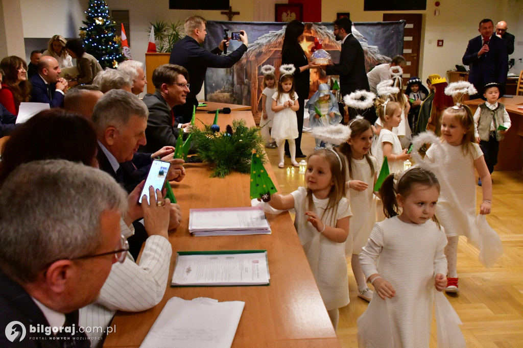 Jasełka w ratuszu: Przedszkolaki gościły na sesji Rady Miasta