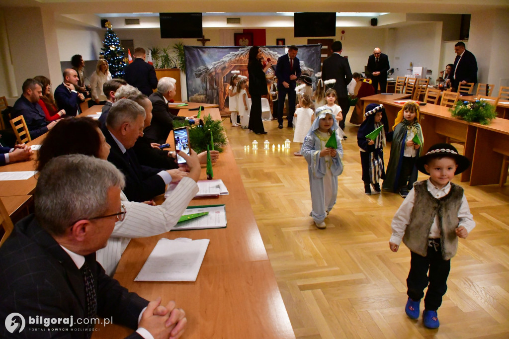 Jasełka w ratuszu: Przedszkolaki gościły na sesji Rady Miasta