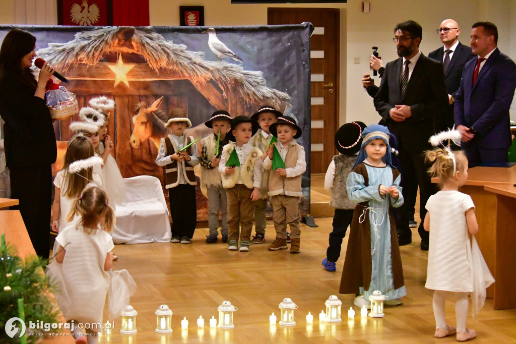 Jasełka w ratuszu: Przedszkolaki gościły na sesji Rady Miasta