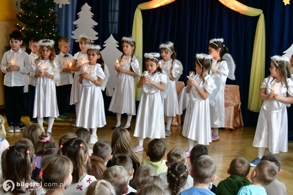 Małe aniołki i pastuszkowie. Jasełka w Samorządowym Przedszkolu Nr 3