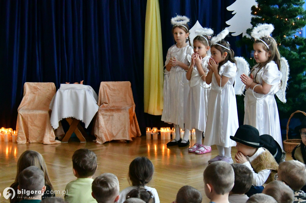 Małe aniołki i pastuszkowie. Jasełka w Samorządowym Przedszkolu Nr 3
