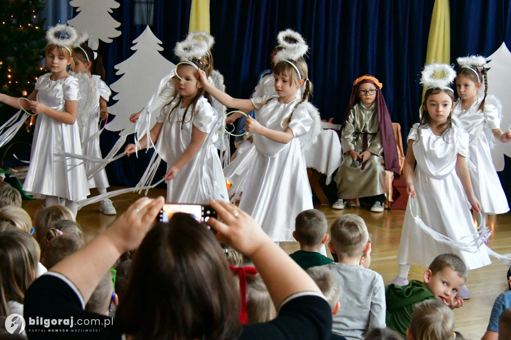 Małe aniołki i pastuszkowie. Jasełka w Samorządowym Przedszkolu Nr 3