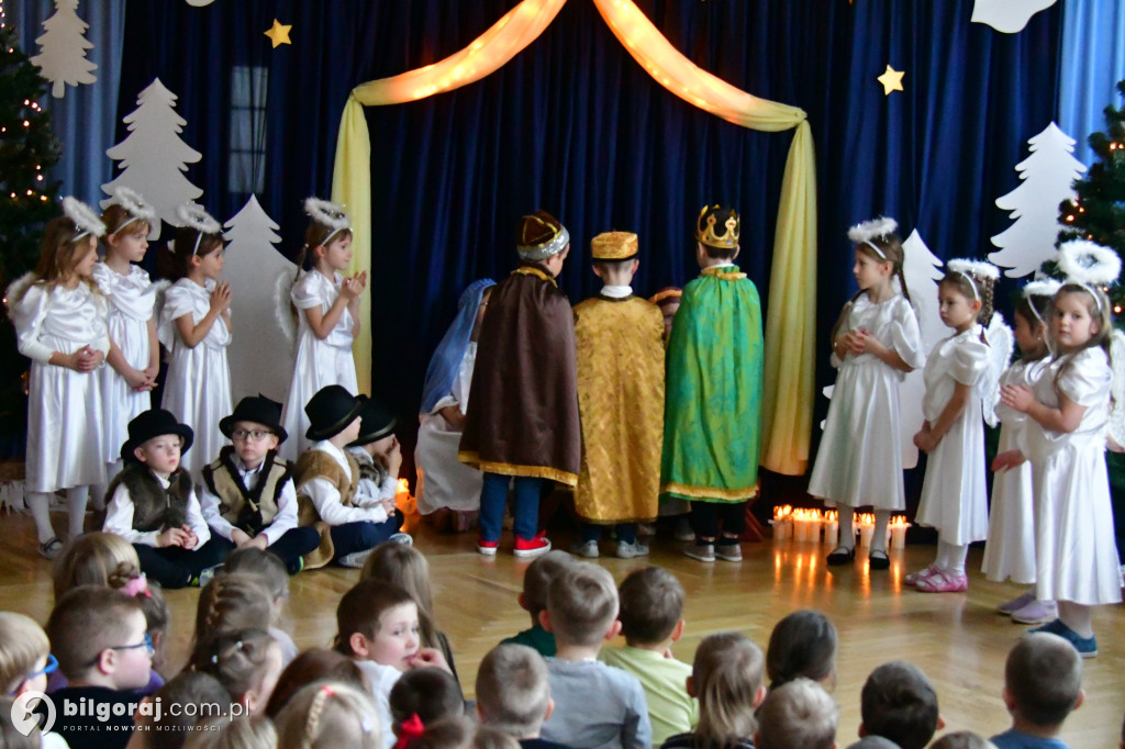 Małe aniołki i pastuszkowie. Jasełka w Samorządowym Przedszkolu Nr 3