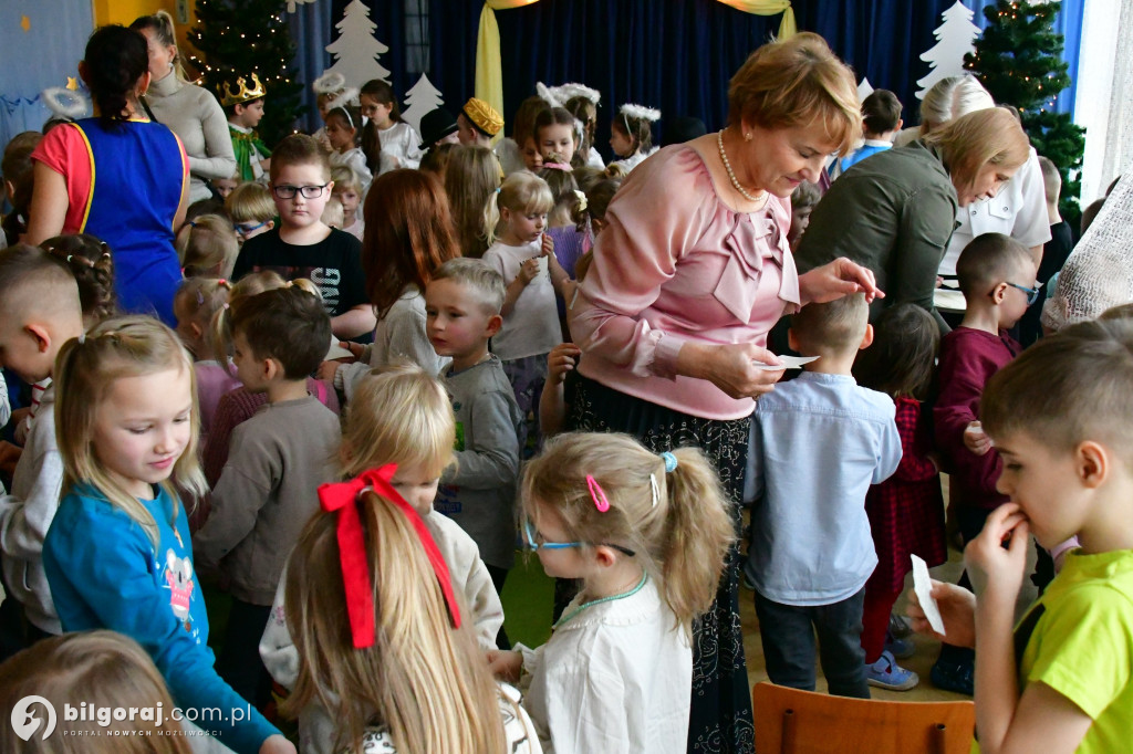 Małe aniołki i pastuszkowie. Jasełka w Samorządowym Przedszkolu Nr 3
