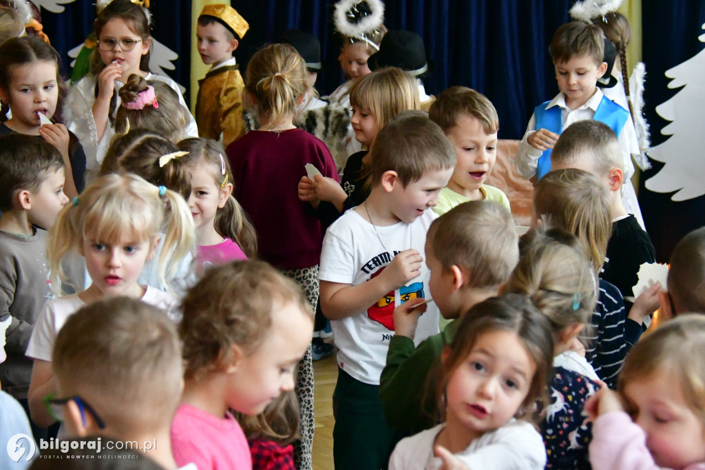 Małe aniołki i pastuszkowie. Jasełka w Samorządowym Przedszkolu Nr 3