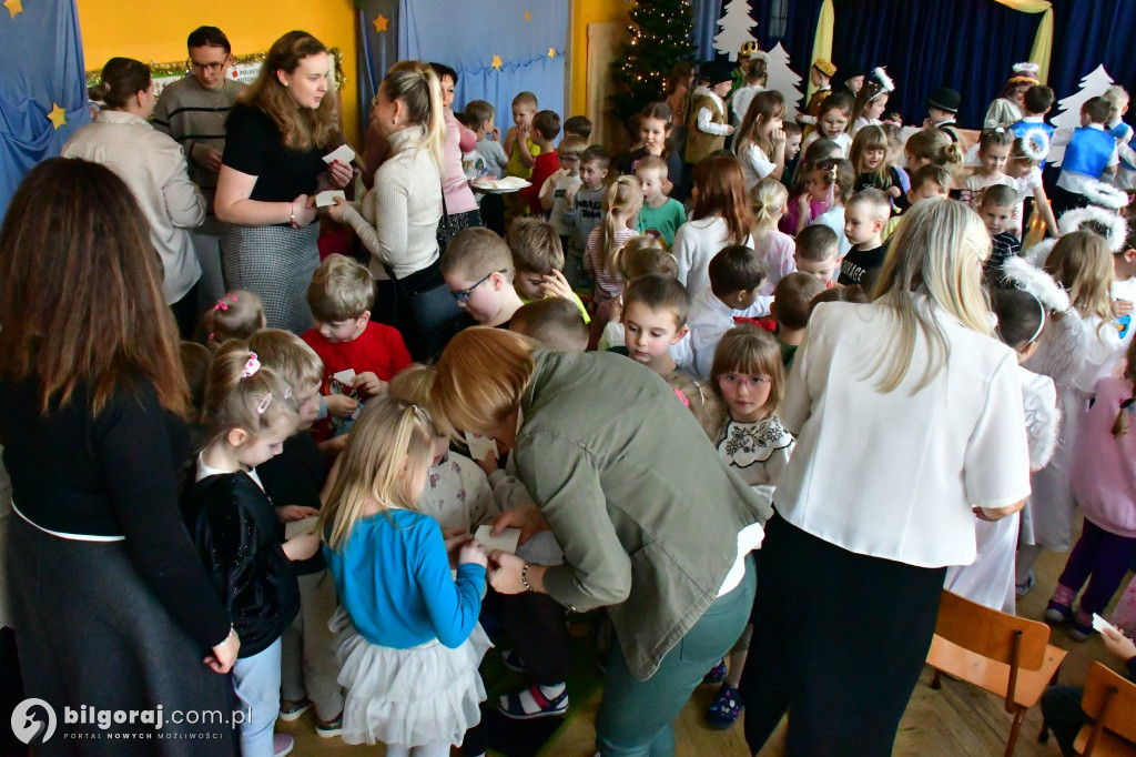 Małe aniołki i pastuszkowie. Jasełka w Samorządowym Przedszkolu Nr 3