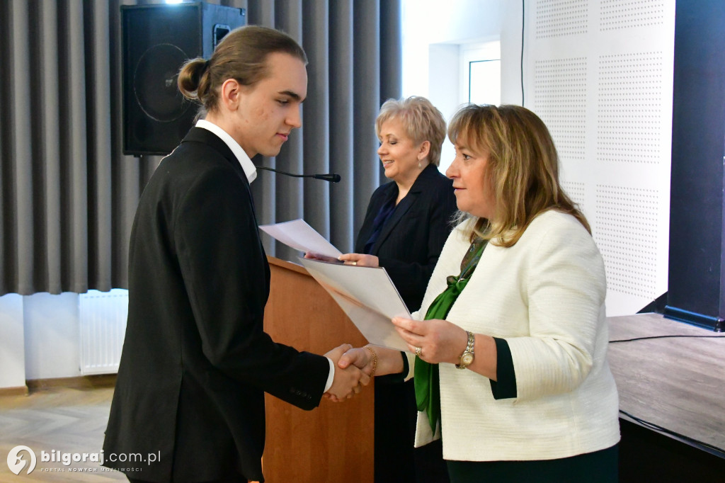 Stypendia Starosty Biłgorajskiego dla uczniów I LO im. ONZ