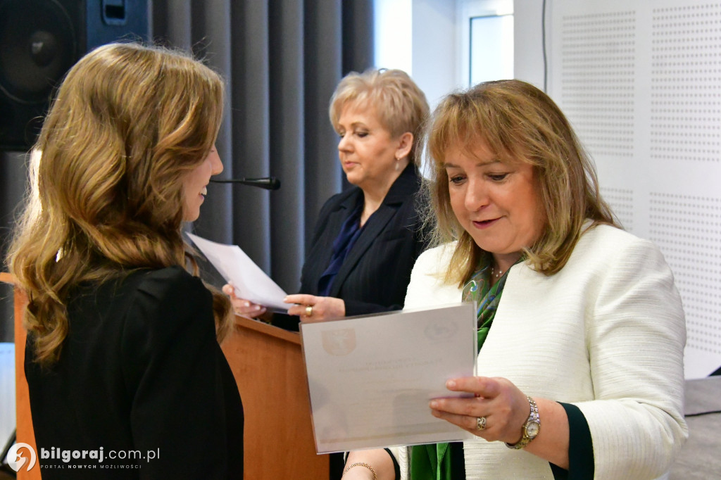 Stypendia Starosty Biłgorajskiego dla uczniów I LO im. ONZ