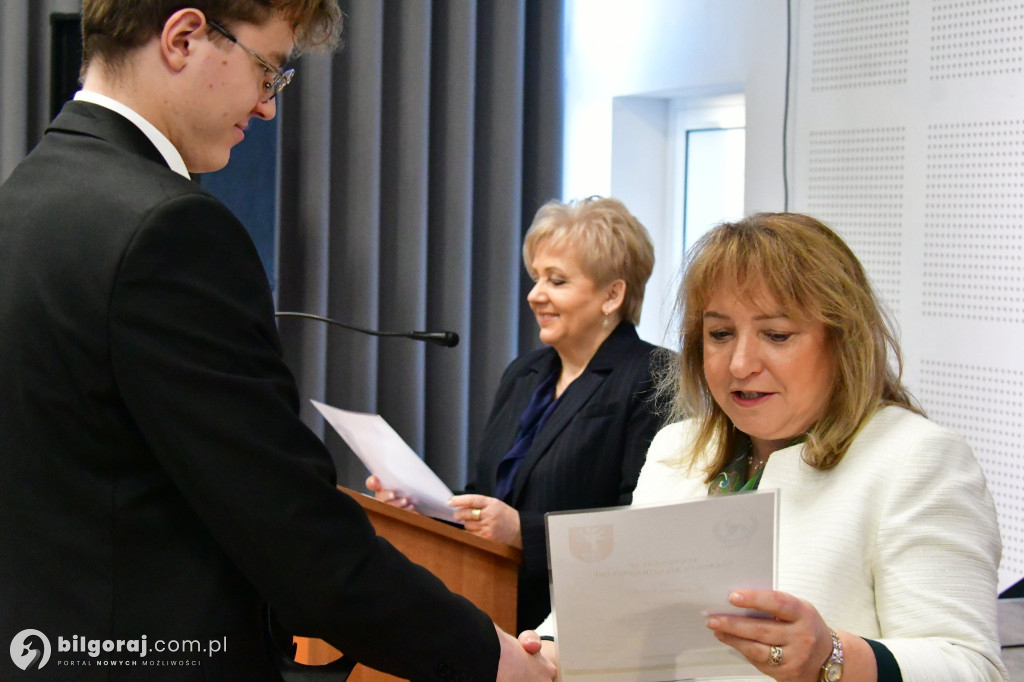 Stypendia Starosty Biłgorajskiego dla uczniów I LO im. ONZ