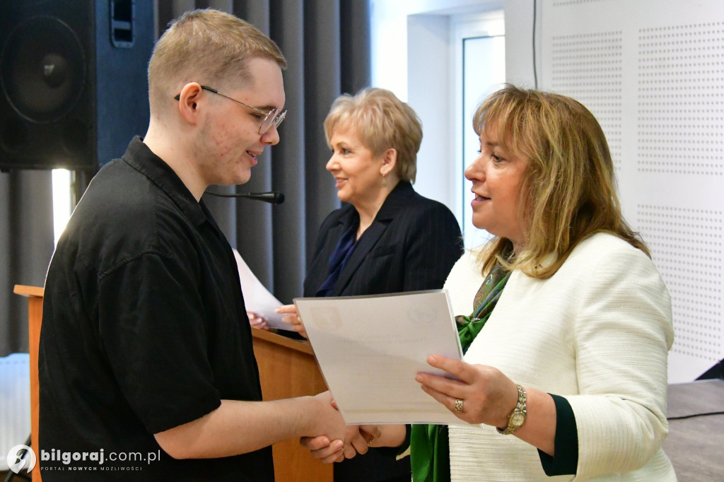 Stypendia Starosty Biłgorajskiego dla uczniów I LO im. ONZ