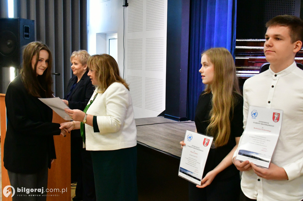 Stypendia Starosty Biłgorajskiego dla uczniów I LO im. ONZ