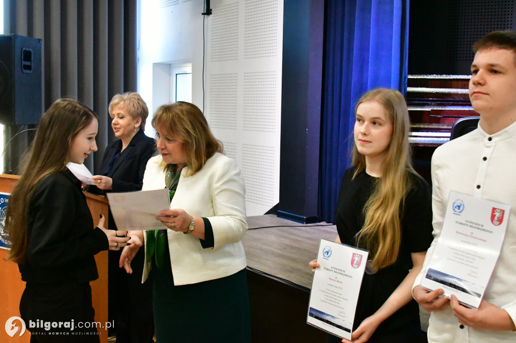 Stypendia Starosty Biłgorajskiego dla uczniów I LO im. ONZ