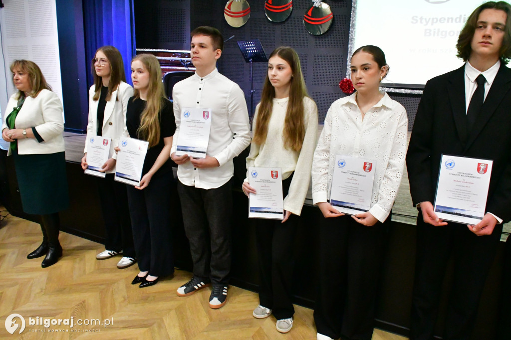 Stypendia Starosty Biłgorajskiego dla uczniów I LO im. ONZ