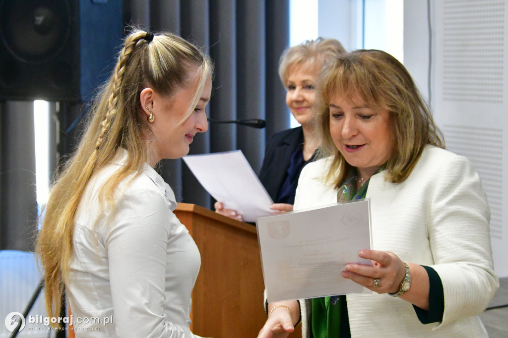 Stypendia Starosty Biłgorajskiego dla uczniów I LO im. ONZ