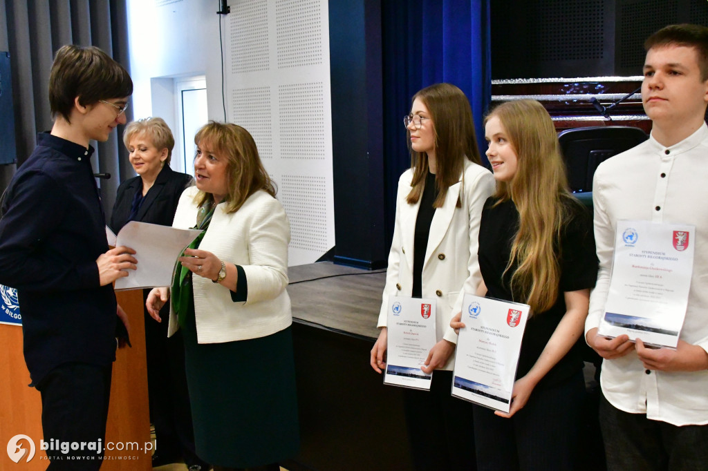 Stypendia Starosty Biłgorajskiego dla uczniów I LO im. ONZ