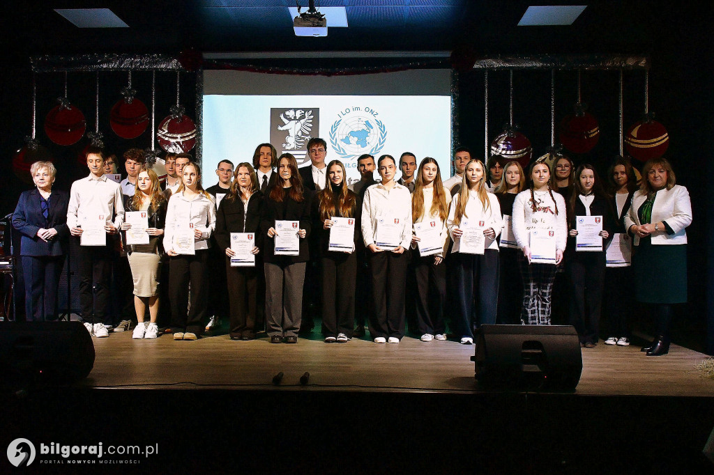 Stypendia Starosty Biłgorajskiego dla uczniów I LO im. ONZ