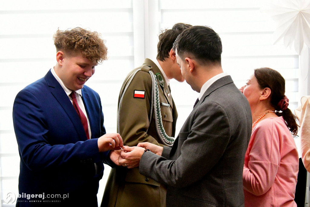 Most pokoleń przy wigilijnym stole. Wyjątkowe spotkanie młodzieży i seniorów w Biłgoraju