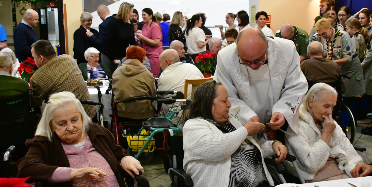 Jasełka, opłatek i modlitwa. Wyjątkowy wieczór wigilijny DPS dla Kombatantów