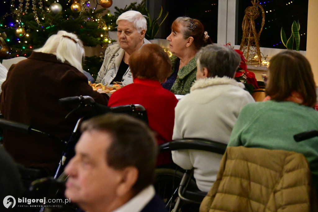 Jasełka, opłatek i modlitwa. Wyjątkowy wieczór wigilijny DPS dla Kombatantów