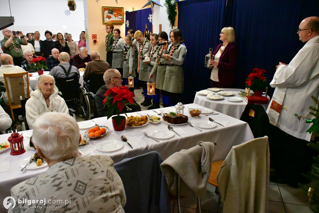 Jasełka, opłatek i modlitwa. Wyjątkowy wieczór wigilijny DPS dla Kombatantów